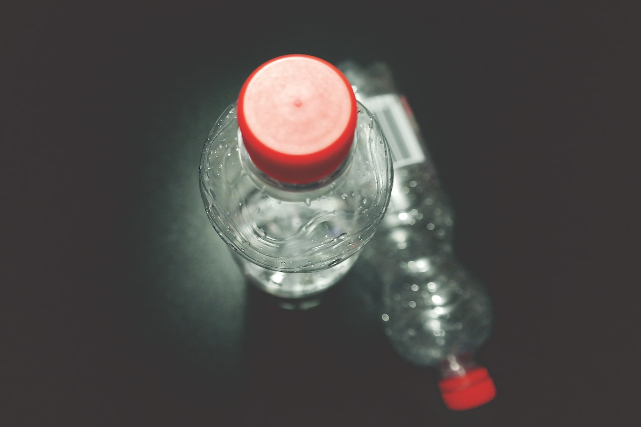 acqua bottiglia pet tossico